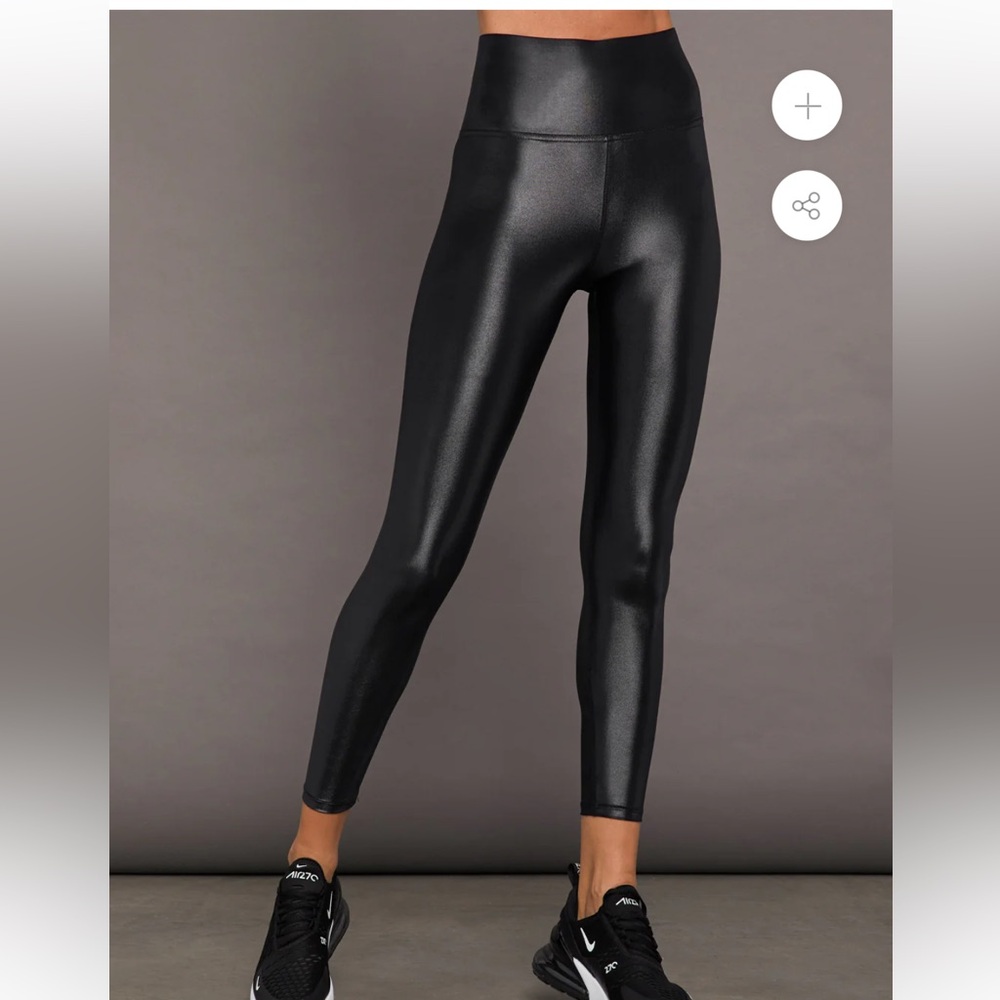 Carbon 38 high rise legging in Takara shine size S
